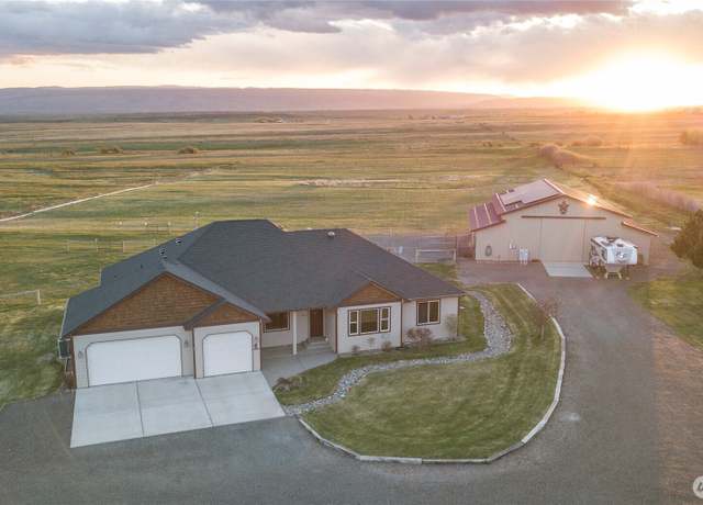 Property at 10121 Reecer Creek Rd, Ellensburg, WA 98926, 3 beds, 2.5 baths