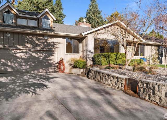 Property at 1944 S Howard St, Walla Walla, WA 99362, 4 beds, 3 baths