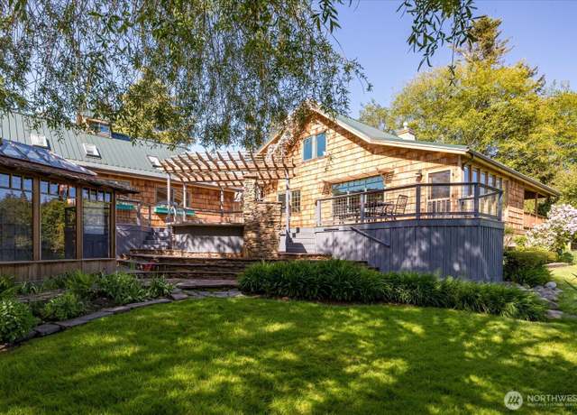 Property at 195 Perry Dr, Coupeville, WA 98239, 2 beds, 3 baths