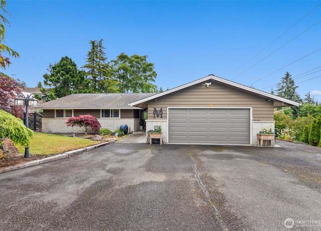 Property at 755 Elm St, Raymond, WA 98577, 3 beds, 2.5 baths