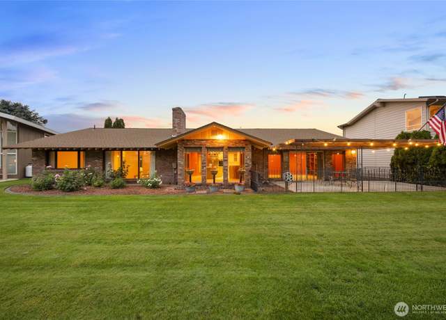 Property at 1255 Fairway Dr, Moses Lake, WA 98837, 2 beds, 2 baths