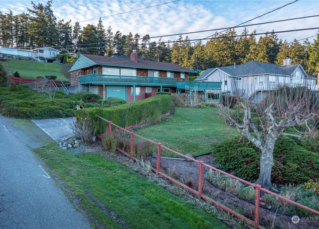 Property at 550 SW Waterloo Ave, Oak Harbor, WA 98277, 3 beds, 2 baths