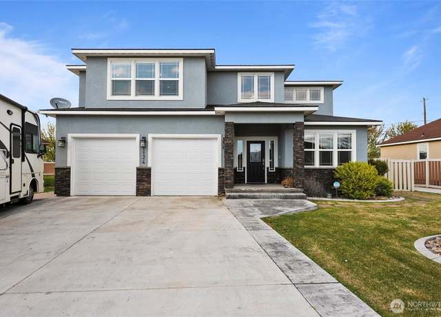 Property at 1124 W Abbey Rd, Moses Lake, WA 98837, 5 beds, 3.5 baths