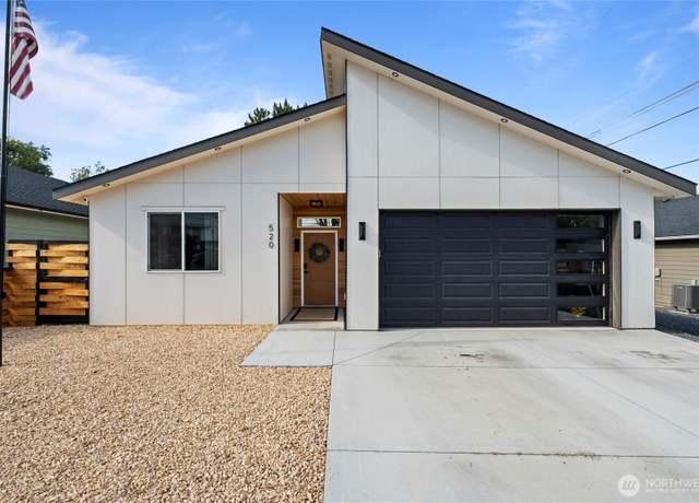 Property at 520 W Main St, Soap Lake, WA 98851, 3 beds, 2 baths