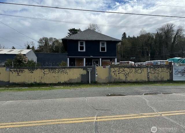 Property at 322 Railroad Ave S, Kent, WA 98032, 1 bed, 0.5 baths
