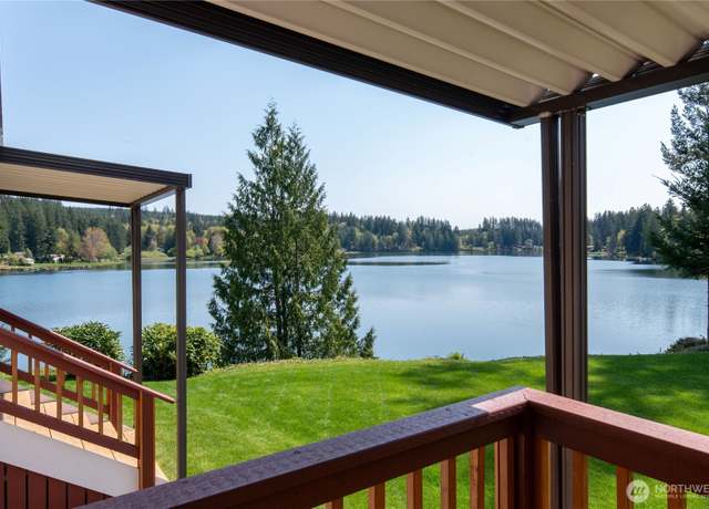 Property at 2776 Mission Lake Shore Dr W, Bremerton, WA 98312, 3 beds, 2 baths