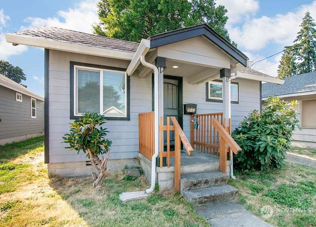 Property at 317 2nd Ave NW, Kelso, WA 98626, 3 beds, 2 baths