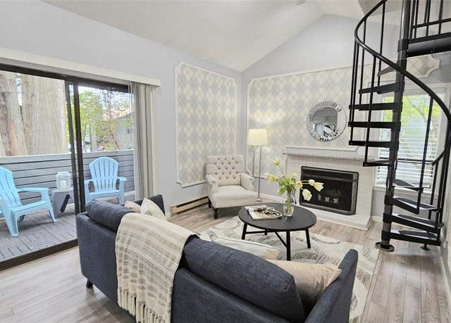 Property at 10004 NE 122nd St Unit T-D, Kirkland, WA 98034, 2 beds, 1 bath