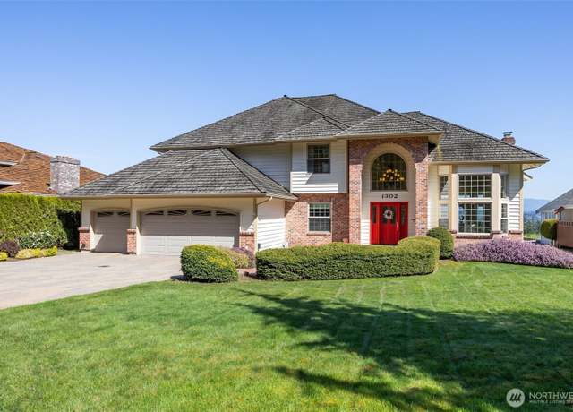 Property at 1302 W St NW, Auburn, WA 98001, 3 beds, 2.5 baths