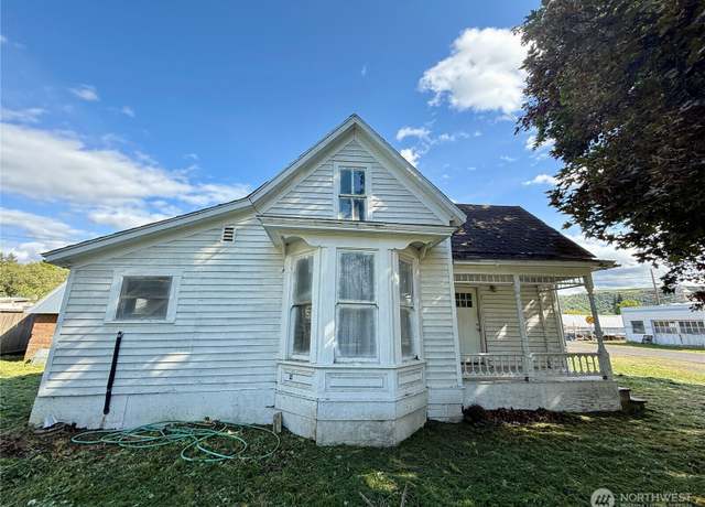Property at 212 N 4th St, Dayton, WA 99328, 4 beds, 1 bath