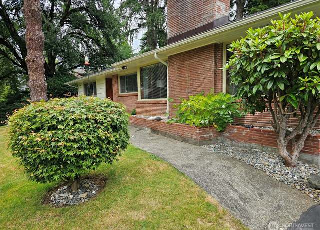 Property at 902 Duffy St, Centralia, WA 98531, 3 beds, 1.5 baths