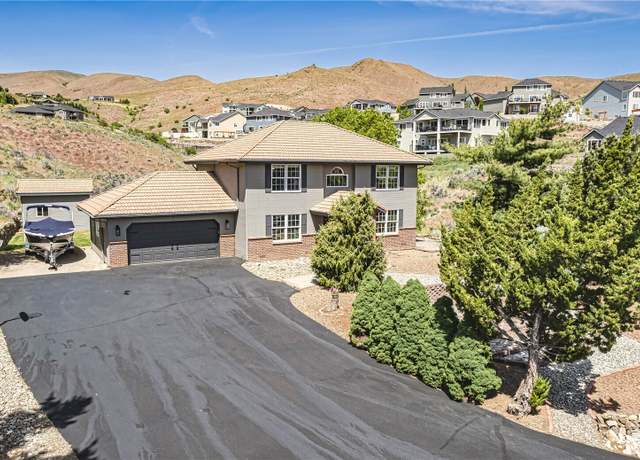 Property at 236 Rolling Hills Ln, Wenatchee, WA 98801, 3 beds, 2.5 baths