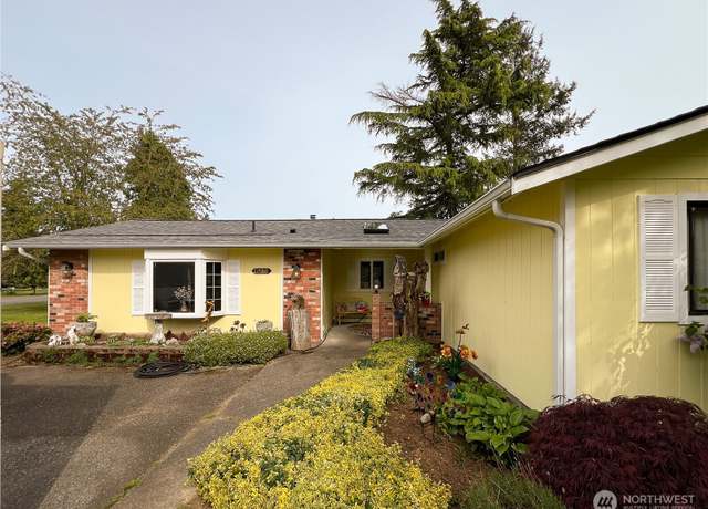 Property at 1273 Vista Cir, Lynden, WA 98264, 3 beds, 2 baths
