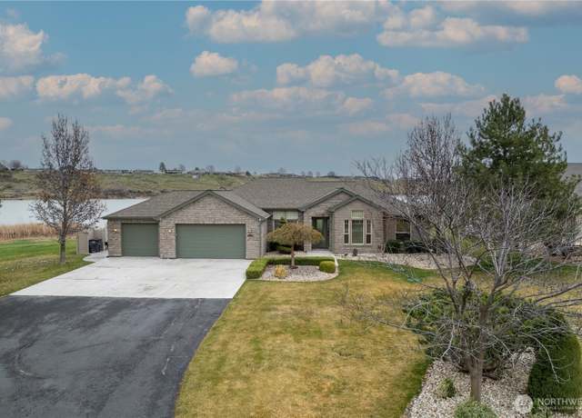 Property at 8298 Road 3.2 NE, Moses Lake, WA 98837, 3 beds, 2.5 baths