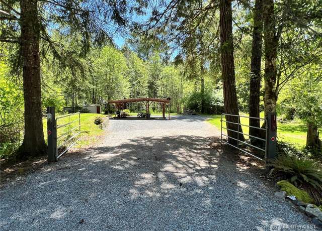 Property at 191 Paradise Dr, Eatonville, WA 98328