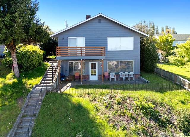 Property at 3610 Oakes Ave, Everett, WA 98201, 4 beds, 2 baths