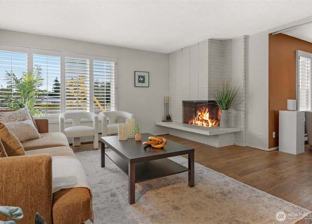 Property at 5915 Highway Pl #403, Everett, WA 98203, 3 beds, 2 baths
