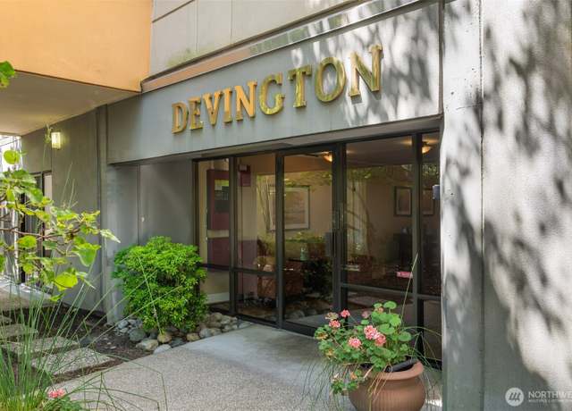 Property at 7600 SE 29th St #305, Mercer Island, WA 98040, 2 beds, 2 baths