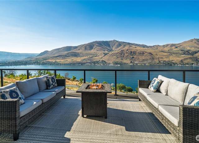 Property at 374 Porcupine Ln, Chelan, WA 98816, 4 beds, 4 baths