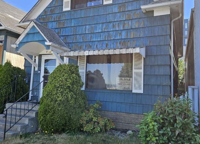 Property at 2811 W Marine View Dr, Everett, WA 98201, 3 beds, 1.5 baths