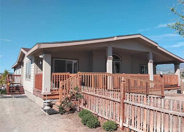 Property at 32 Valley View Dr, Tonasket, WA 98855, 3 beds, 2 baths