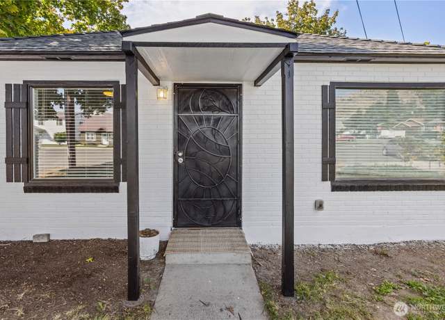 Property at 317 N EMERSON St, Chelan, WA 98816, 2 beds, 1 bath