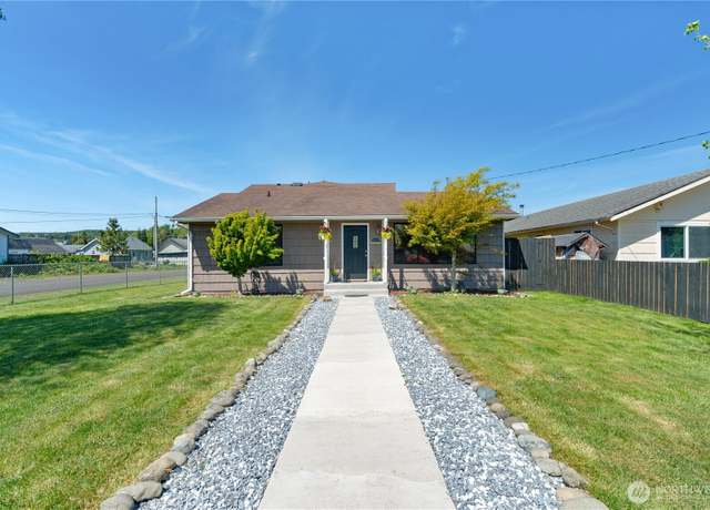 Property at 2122 Bay Ave, Aberdeen, WA 98520, 3 beds, 2.5 baths