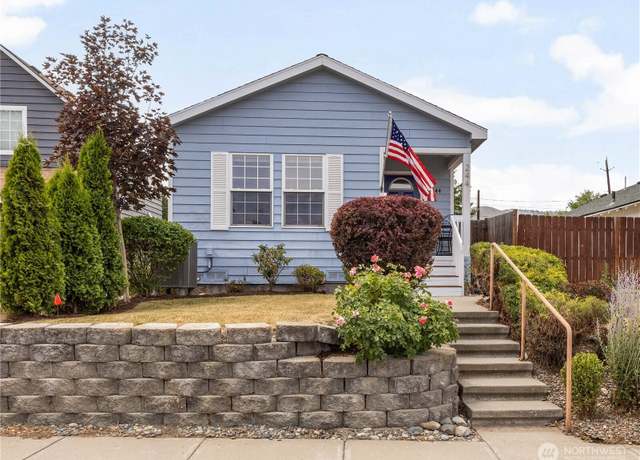 Property at 244 N Emerson Ave, Wenatchee, WA 98801, 2 beds, 2 baths