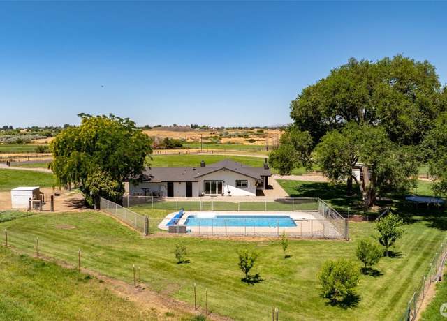 Property at 10401 N McDonald Rd, Prosser, WA 99350, 4 beds, 2.5 baths