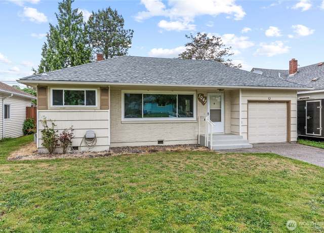 Property at 1041 19th Ave, Longview, WA 98632, 2 beds, 1 bath