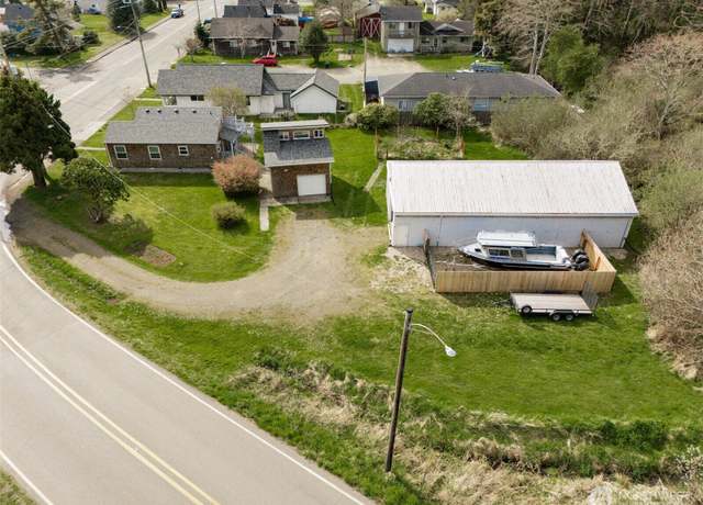 Property at 808 Spruce St E, Ilwaco, WA 98624, 2 beds, 1 bath