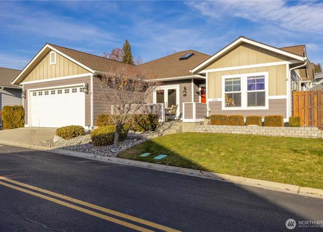 Property at 202 Village Dr, Manson, WA 98831, 3 beds, 2.5 baths