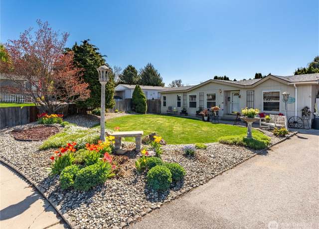 Property at 1752 S Kent Plz, East Wenatchee, WA 98802, 3 beds, 2 baths