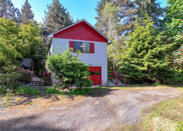 Property at 902 Coal Creek Rd, Longview, WA 98632, 3 beds, 2 baths