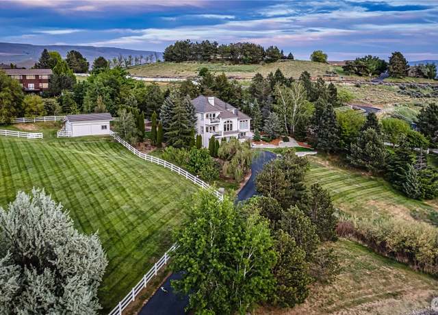 Property at 4275 W Eaglerock Dr, Wenatchee, WA 98801, 4 beds, 4.5 baths