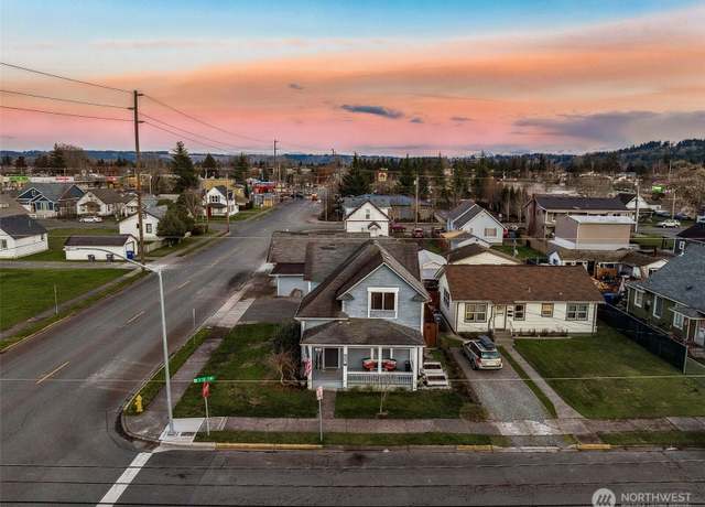 Property at 703 3rd St SW, Puyallup, WA 98371, 2 beds, 2.5 baths