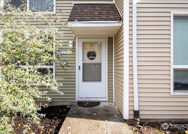 Property at 7013 NE 43rd St Unit D, Vancouver, WA 98661, 2 beds, 1.5 baths