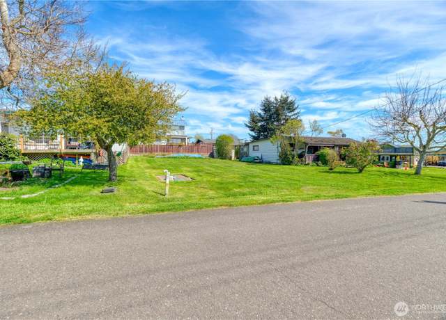 Property at 698 Kendor Dr, Point Roberts, WA 98281