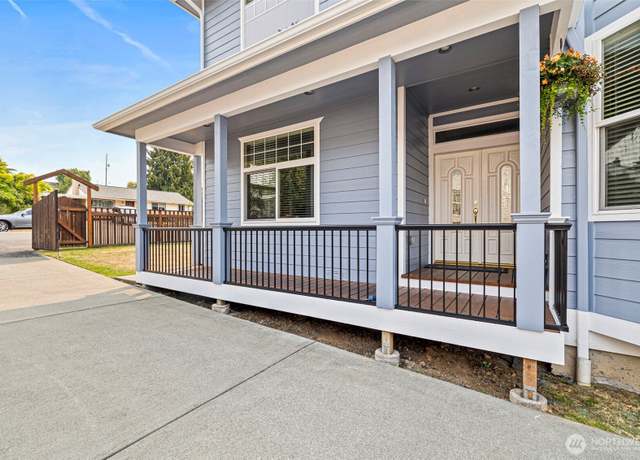 Property at 10821 Crestwood Dr S, Seattle, WA 98178, 5 beds, 3 baths