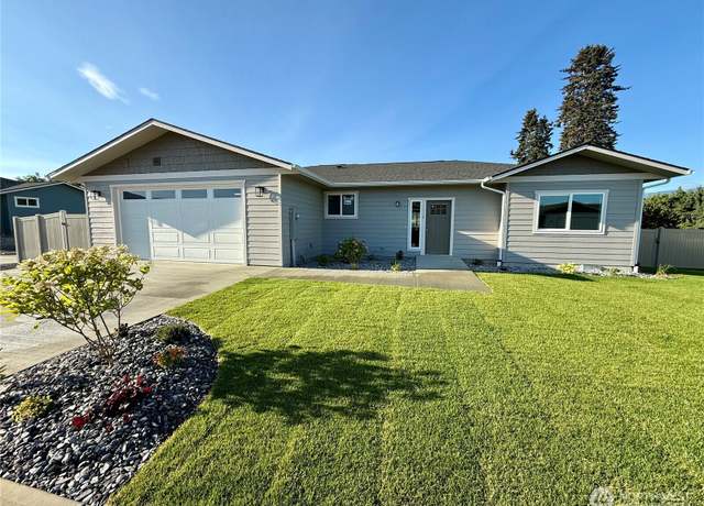 Property at 2526 1st St SE, East Wenatchee, WA 98802, 4 beds, 3 baths