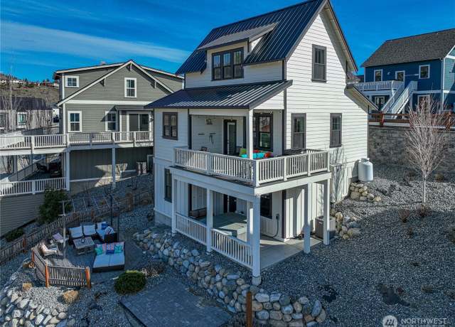 Property at 118 Porcupine Ln, Chelan, WA 98816, 3 beds, 2.5 baths
