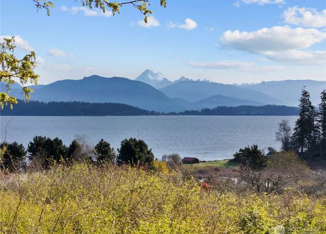Property at 5998 Dunthorne Rd, Anacortes, WA 98221, 3 beds, 2 baths