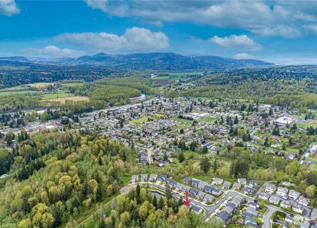 Property at 726 10th St, Sultan, WA 98294, 4 beds, 2.5 baths