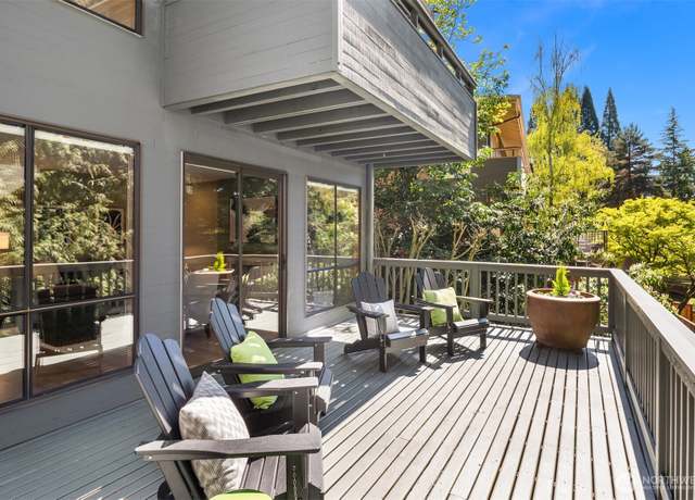 Property at 6160 W Mercer Way, Mercer Island, WA 98040, 4 beds, 3.5 baths