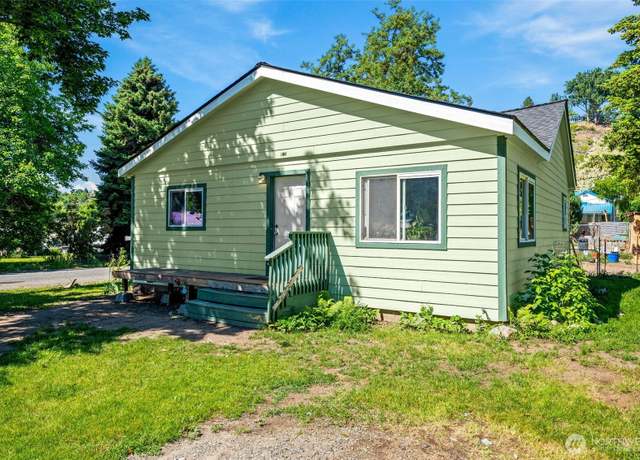 Property at 101 N Elm St N, Omak, WA 98841, 2 beds, 1 bath
