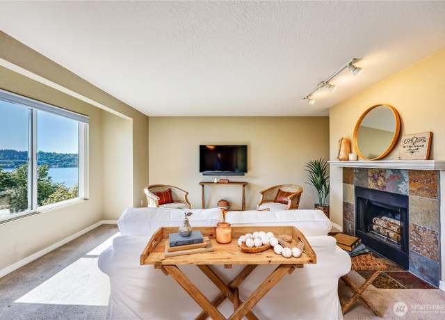 Property at 1700 W Sunn Fjord Unit L202, Bremerton, WA 98312, 2 beds, 1.5 baths