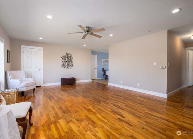 Property at 2804 M Ave, Anacortes, WA 98221, 3 beds, 2 baths