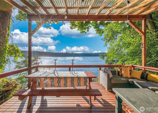Property at 17447 Paige Ln SW, Vashon, WA 98070