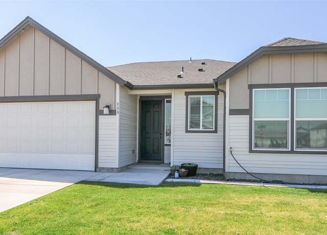 Property at 800 K St NE, Quincy, WA 98848, 3 beds, 2 baths