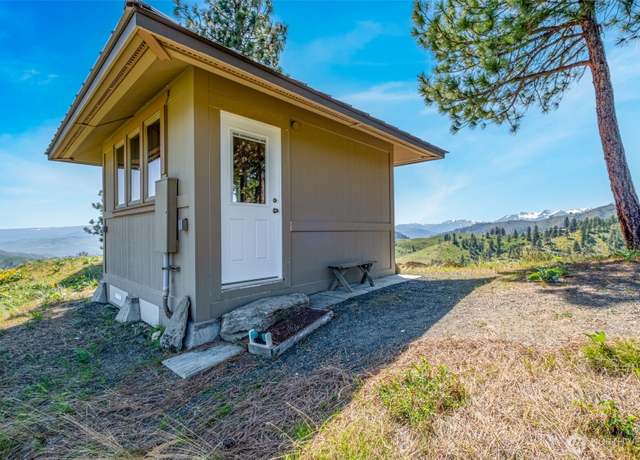 Property at 1021 Chicken Farm Ln, Cashmere, WA 98815